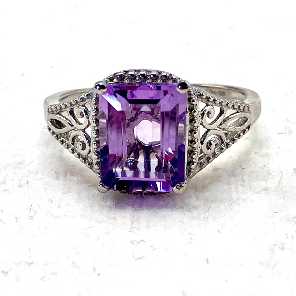 Stunning 3 Carat Emerald Cut Amethyst Ring in Platinum Over Sterling Silver - Picture 8 of 15